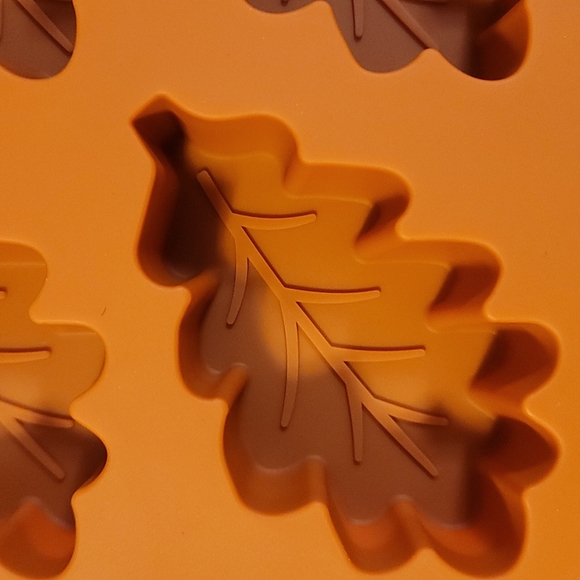 Silicone treat Mold, Bakeware, Leaves, Thanksgiving - Picture 6 of 7